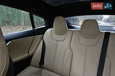 Лифтбек Tesla Model S 2015 в 