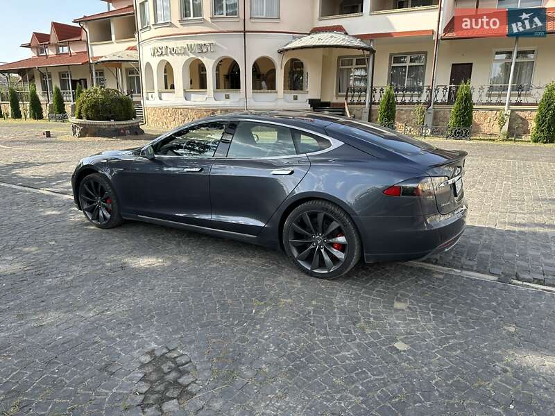 Ліфтбек Tesla Model S 2015 в Золочеві