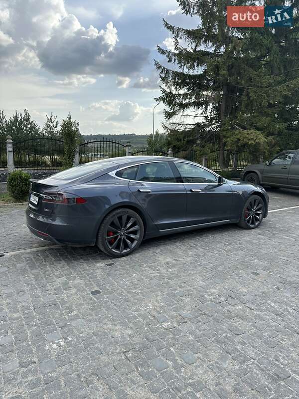 Ліфтбек Tesla Model S 2015 в Золочеві