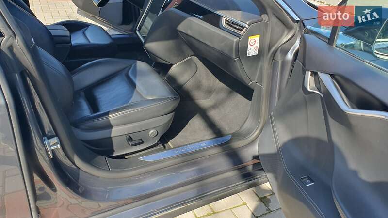 Ліфтбек Tesla Model S 2015 в Золочеві