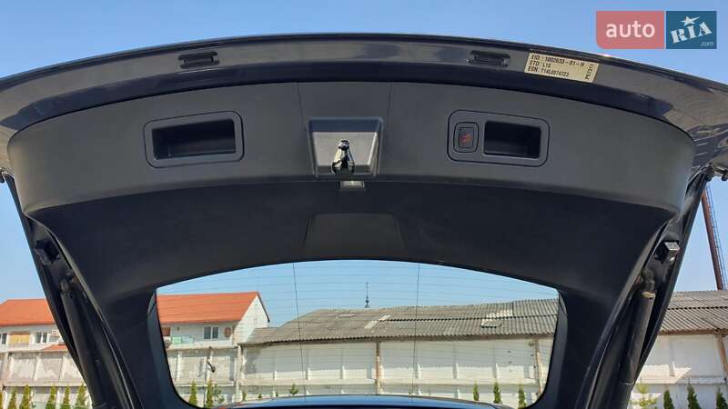 Ліфтбек Tesla Model S 2015 в Золочеві
