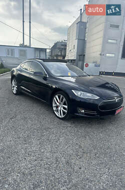 Ліфтбек Tesla Model S 2015 в Чернівцях