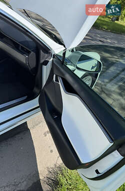 Лифтбек Tesla Model S 2020 в 