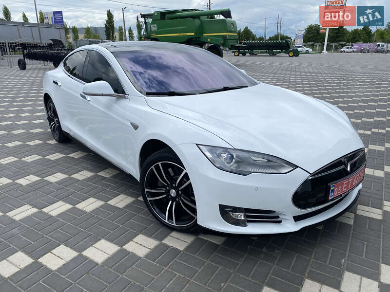 Лифтбек Tesla Model S 2014 в 
