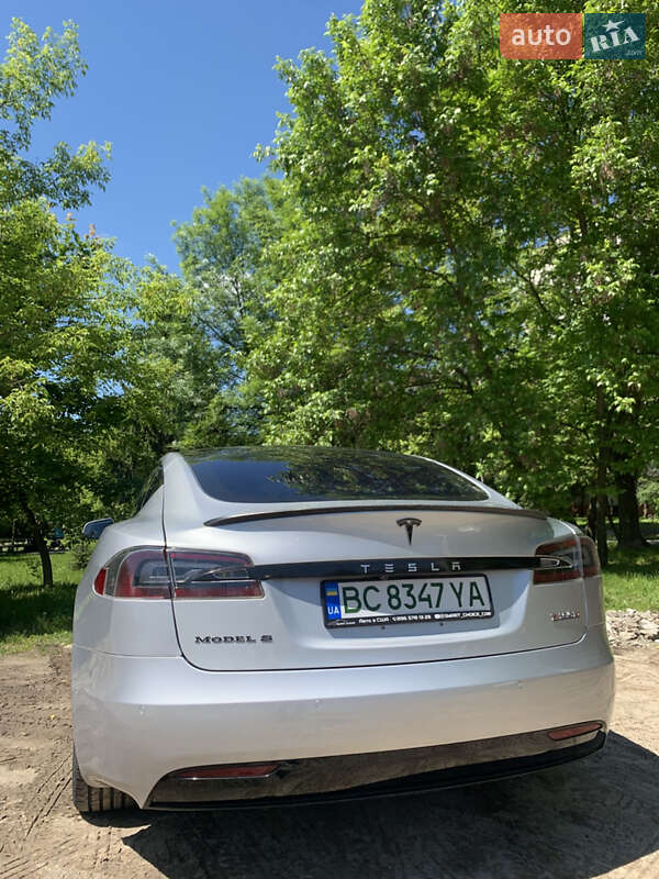 Ліфтбек Tesla Model S 2017 в Львові
