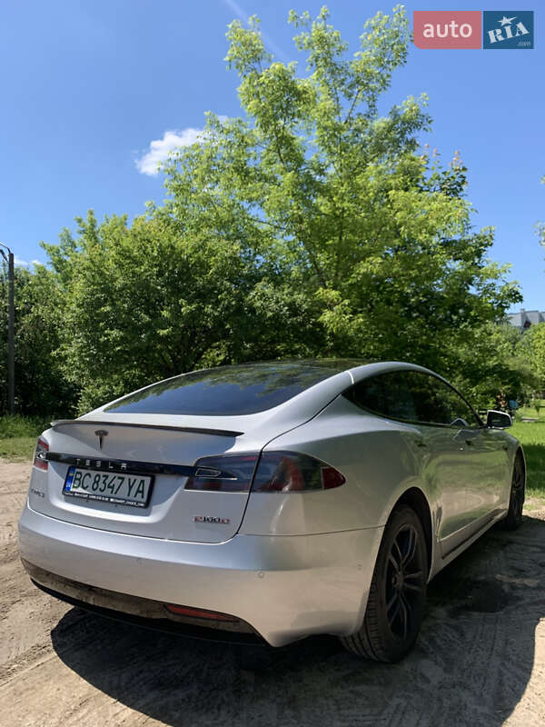 Ліфтбек Tesla Model S 2017 в Львові
