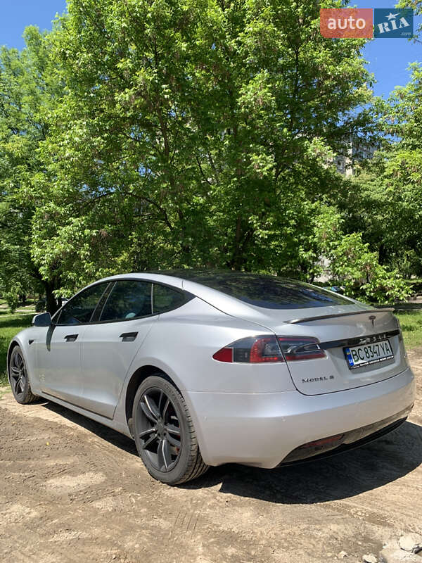 Ліфтбек Tesla Model S 2017 в Львові