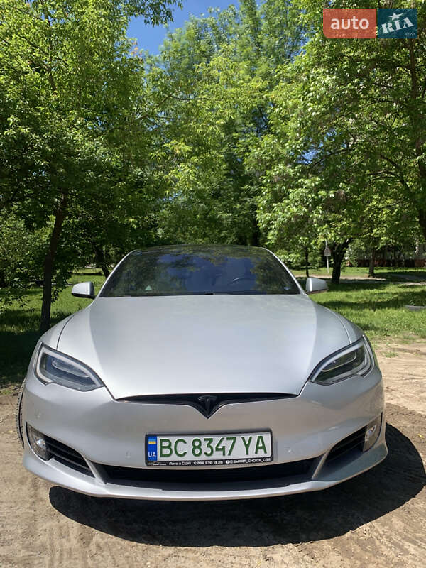 Ліфтбек Tesla Model S 2017 в Львові