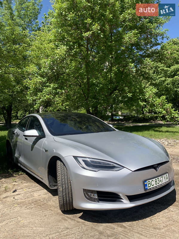 Ліфтбек Tesla Model S 2017 в Львові
