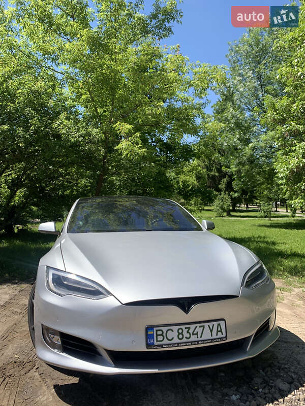 Ліфтбек Tesla Model S 2017 в Львові
