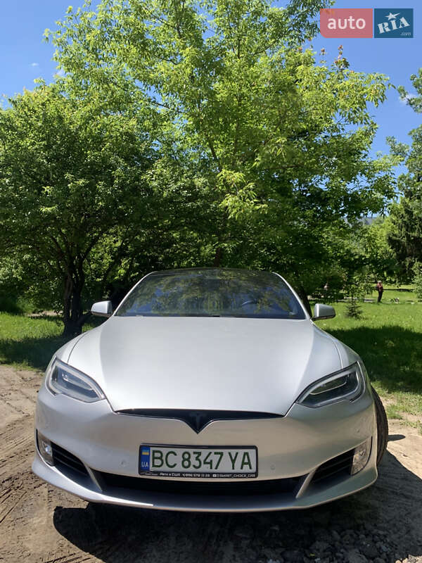 Ліфтбек Tesla Model S 2017 в Львові