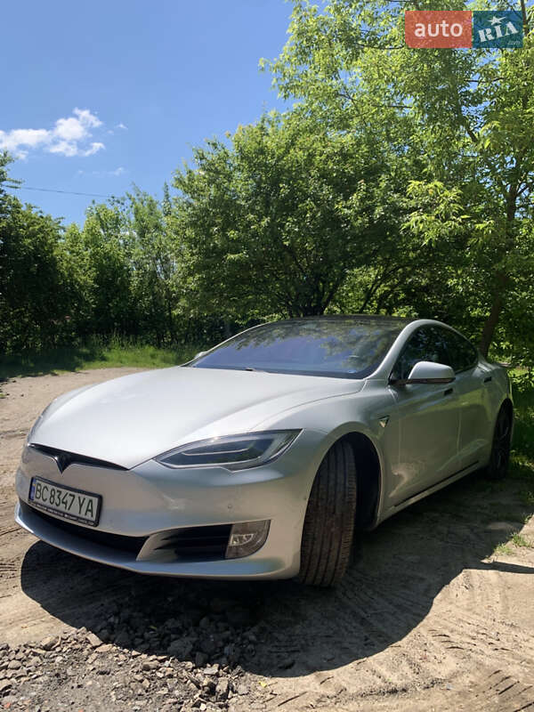 Ліфтбек Tesla Model S 2017 в Львові
