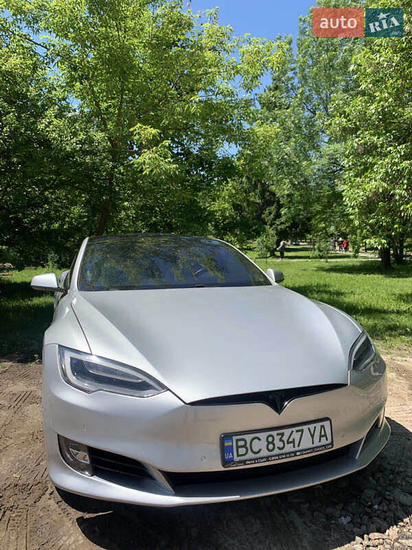 Ліфтбек Tesla Model S 2017 в Львові