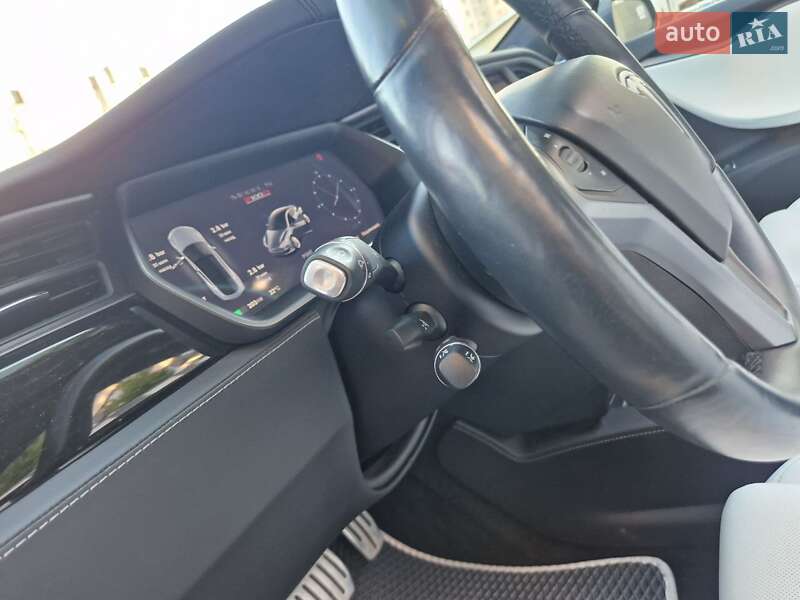 Лифтбек Tesla Model S 2018 в Львове