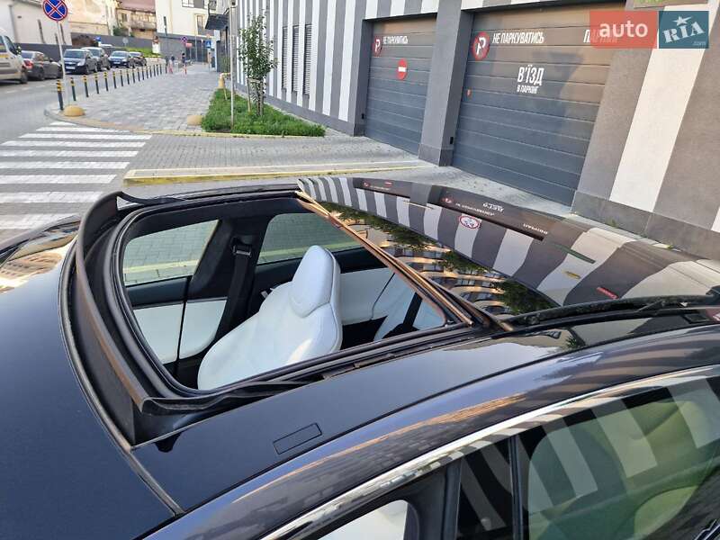 Лифтбек Tesla Model S 2018 в Львове
