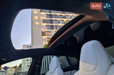 Лифтбек Tesla Model S 2018 в Львове