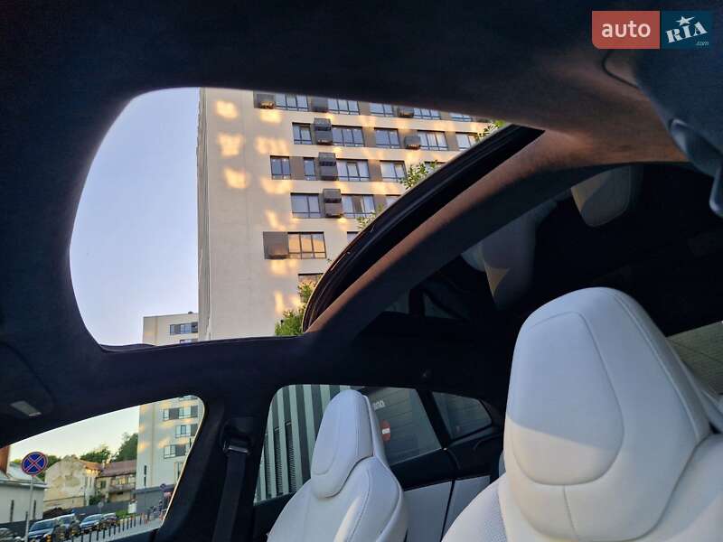 Лифтбек Tesla Model S 2018 в Львове