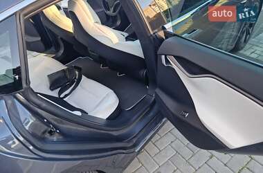 Лифтбек Tesla Model S 2018 в Львове