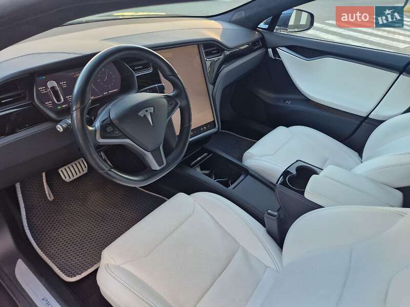 Лифтбек Tesla Model S 2018 в Львове