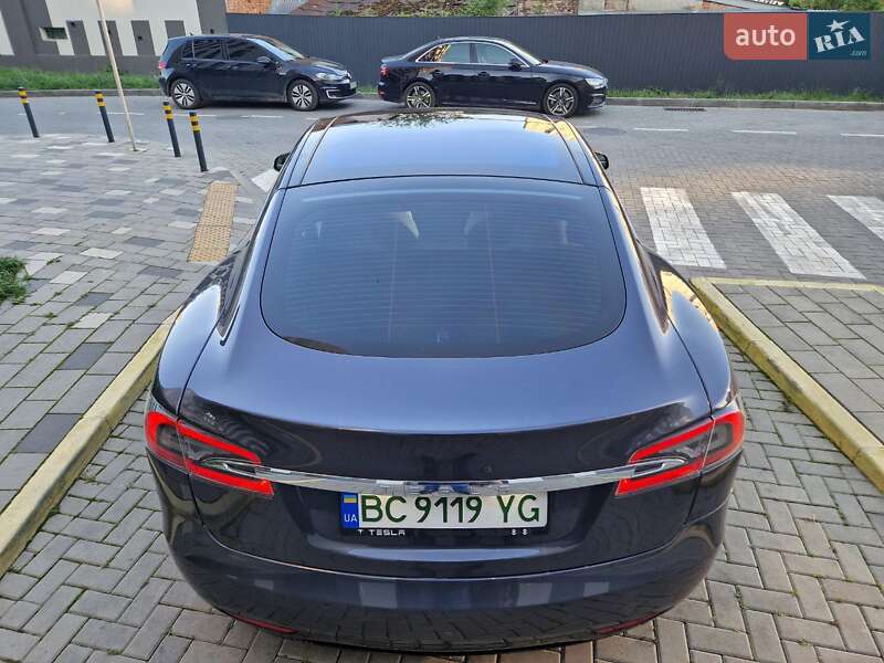 Лифтбек Tesla Model S 2018 в Львове