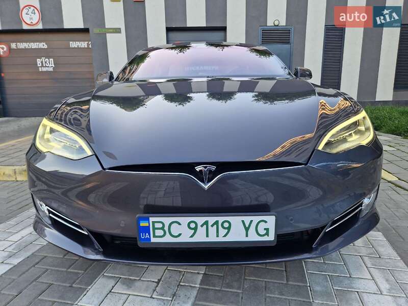 Лифтбек Tesla Model S 2018 в Львове
