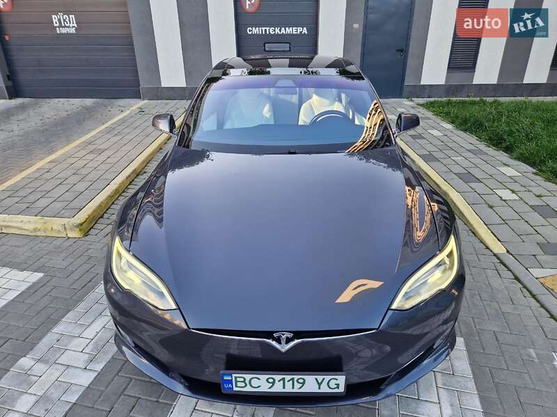 Лифтбек Tesla Model S 2018 в Львове