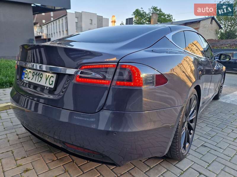 Ліфтбек Tesla Model S 2018 в Львові