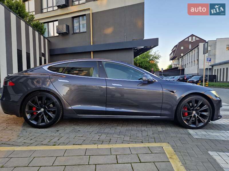 Ліфтбек Tesla Model S 2018 в Львові