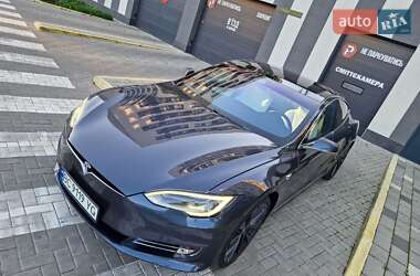 Лифтбек Tesla Model S 2018 в Львове