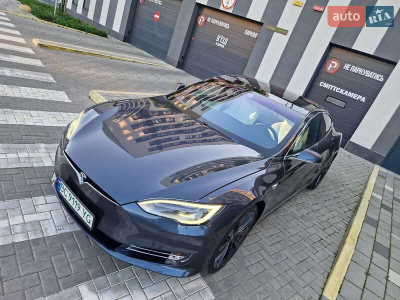 Лифтбек Tesla Model S 2018 в Львове