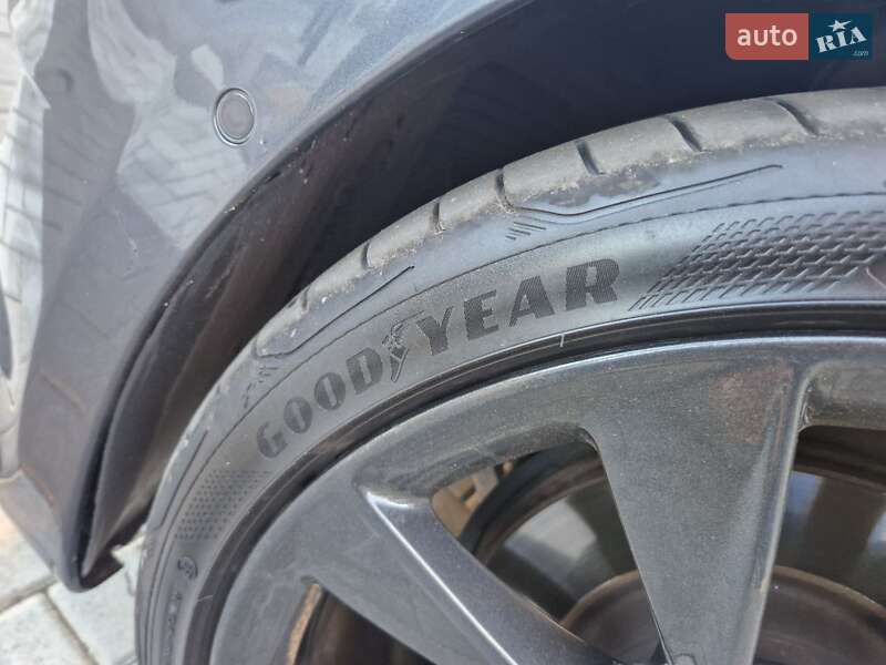 Лифтбек Tesla Model S 2018 в Львове
