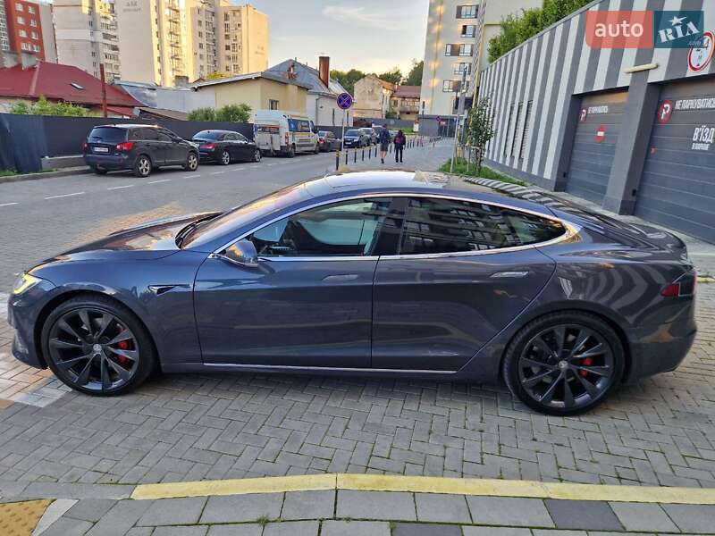 Лифтбек Tesla Model S 2018 в Львове
