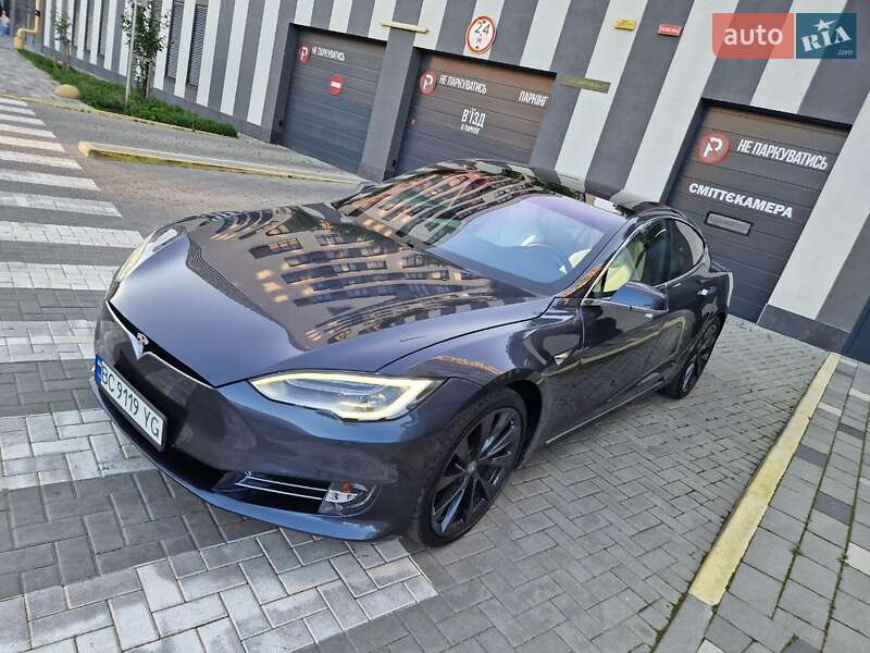 Лифтбек Tesla Model S 2018 в Львове