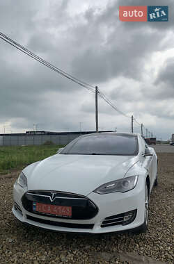 Лифтбек Tesla Model S 2015 в 