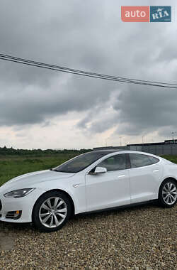 Лифтбек Tesla Model S 2015 в 