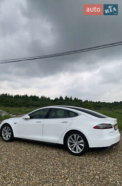 Лифтбек Tesla Model S 2015 в 