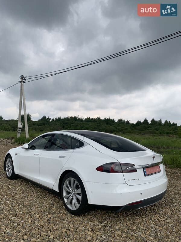 Лифтбек Tesla Model S 2015 в Львове