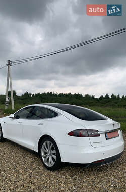 Лифтбек Tesla Model S 2015 в 