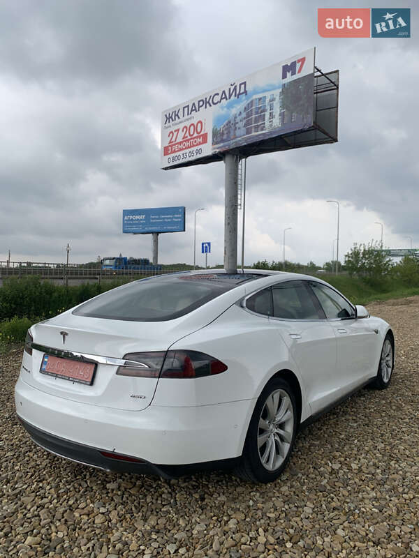 Лифтбек Tesla Model S 2015 в Львове
