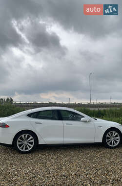 Лифтбек Tesla Model S 2015 в 