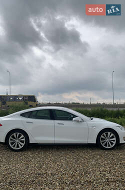 Лифтбек Tesla Model S 2015 в 