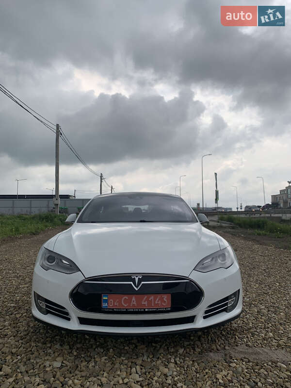 Лифтбек Tesla Model S 2015 в Львове