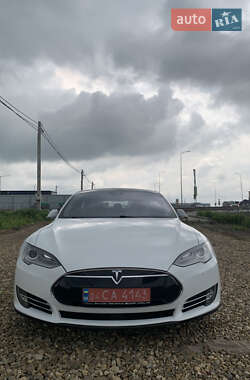 Лифтбек Tesla Model S 2015 в 