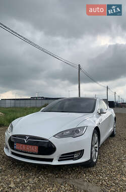 Лифтбек Tesla Model S 2015 в 
