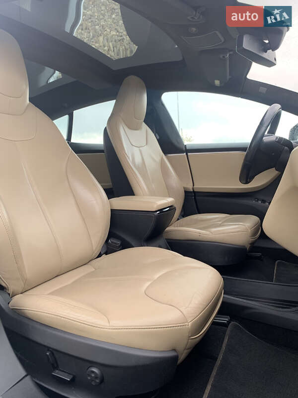 Лифтбек Tesla Model S 2015 в Львове