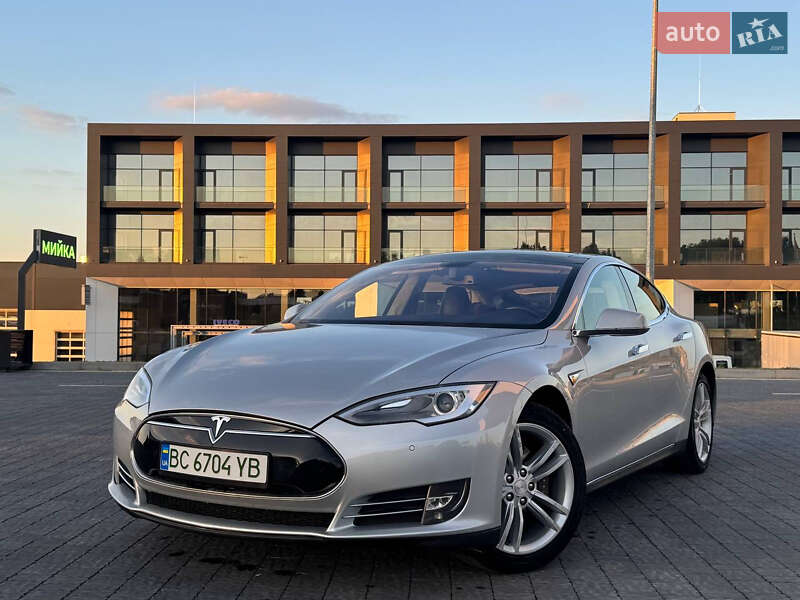 Tesla Model S 2014