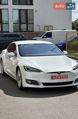 Лифтбек Tesla Model S 2016 в 