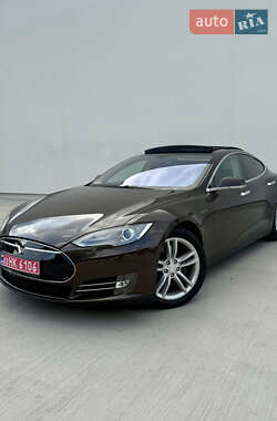 Tesla Model S 2014