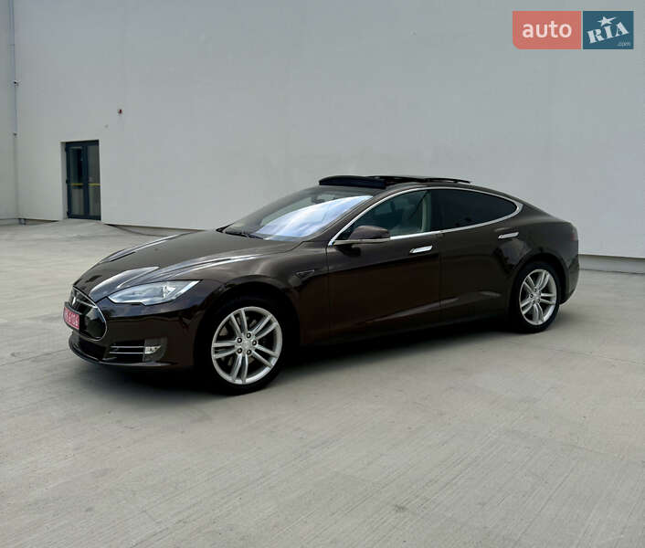 Лифтбек Tesla Model S 2014 в Луцке