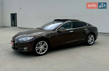 Лифтбек Tesla Model S 2014 в 